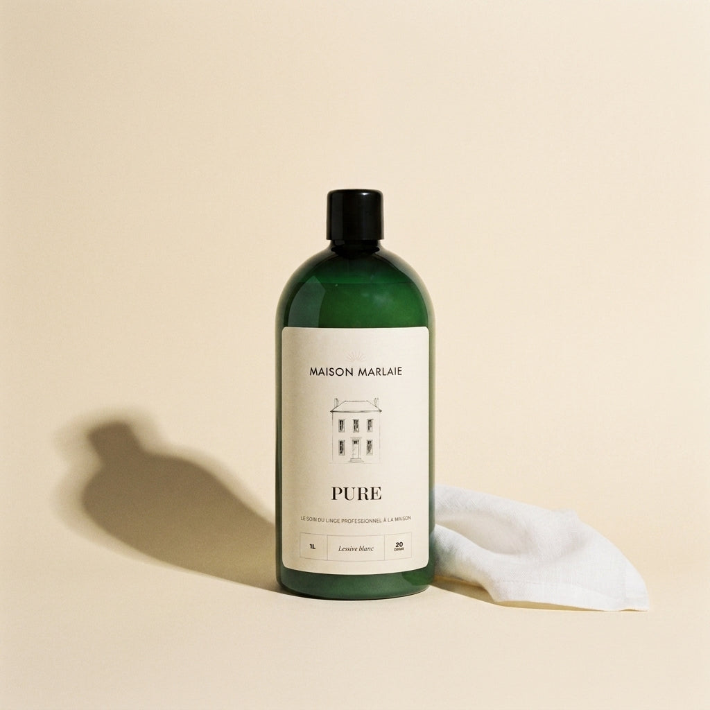 PURE Maison Marlaie, packshot studio, flacon debout fond creme