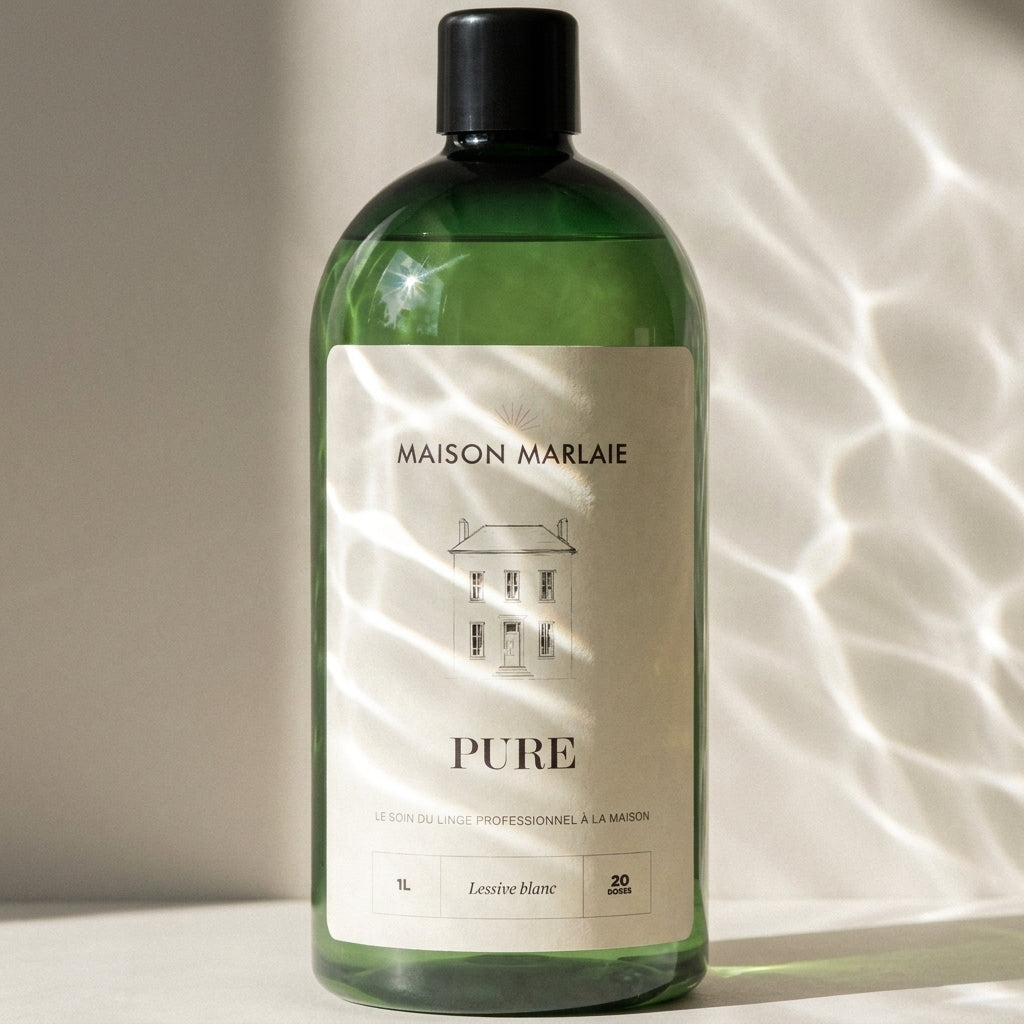 PURE Maison Marlaie, jeu de lumiere sur le flacon